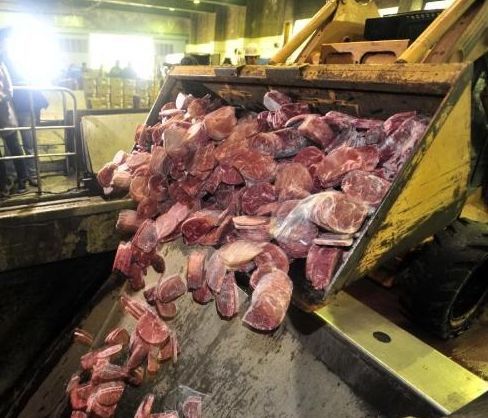 云南查處食品黑窩點(diǎn)，12噸“三無(wú)”肉制品被銷(xiāo)毀，兩人被拘留