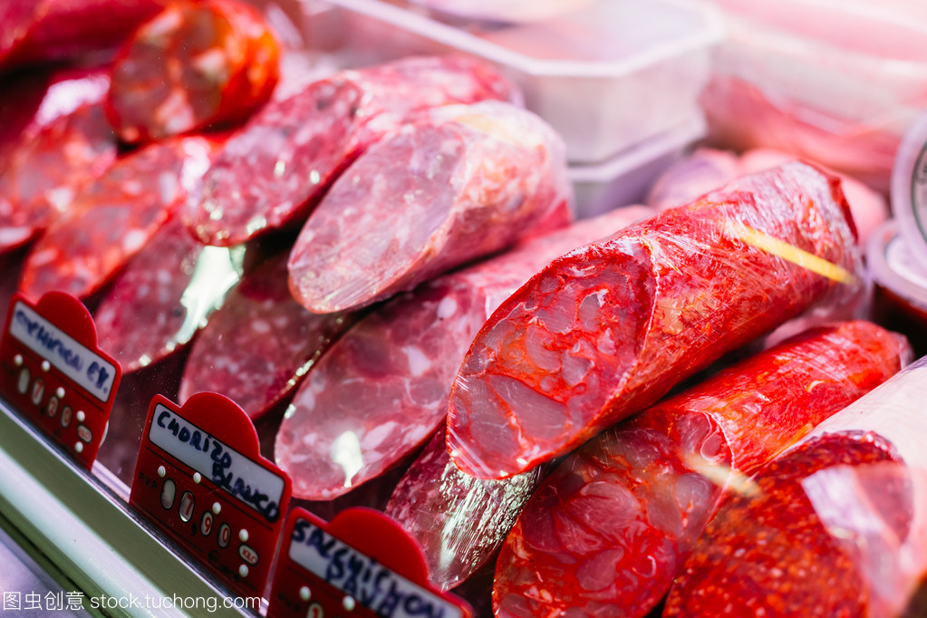 當(dāng)?shù)剞r(nóng)民的匠心呈現(xiàn) 食品雜貨市場里的農(nóng)產(chǎn)品與肉制品